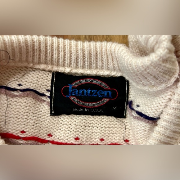 Vintage Jantzen crew neck sweater. - Picture 3 of 6
